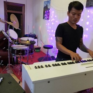 钟老平 - 美丽的姑娘