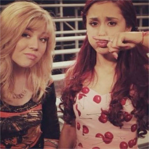 tłoookkk (Explicit)