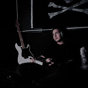 ЛИШЬ Я И БОЛЬ ЛОЖУСЬ В КРОВАТЬ