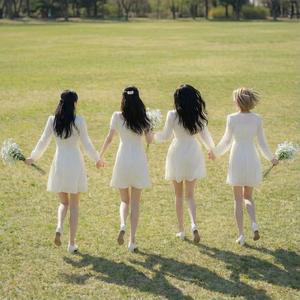 LOVE ME MORE-daisy min