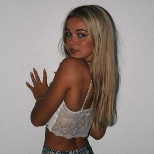 love me back!(feat. Heysavvy & Datboiryen) (Explicit)