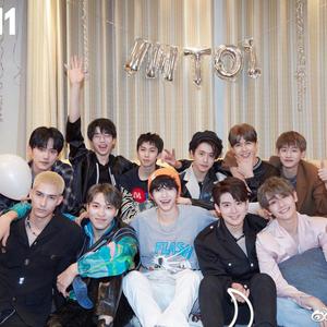 INTO1 (闯丝版|翻自 创造营25个弟弟)