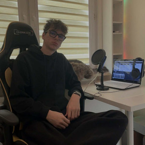 Zdmuchuje kurz (Explicit)