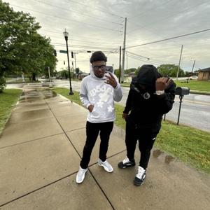 Frønt strẽet (feat. Sku!ly5 & Duru2Skii) (Explicit)