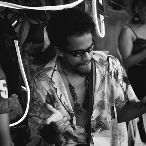 VEM BUMBUM PRA BAIXO, É MALOCA A VERA (Explicit)