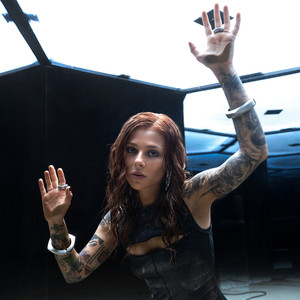 IN BETWEEN (Radio Edit)