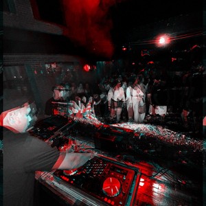 MÃO NO CHÃO, PE NA EQUIPE (Explicit)