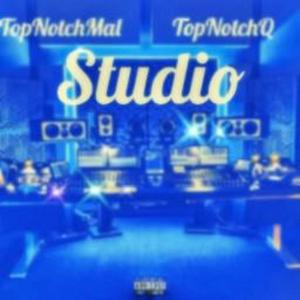 Studio (feat. TopNotchQ) [Explicit]