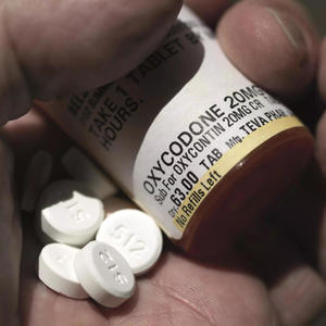 numb the pain (Explicit)