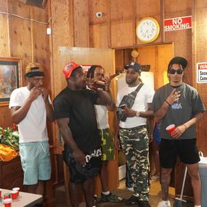 WHO WANT IT WITH ME (feat. Mick Boulevard) (Explicit)