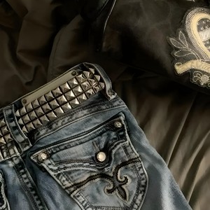 TRUE RELIGION (Explicit)