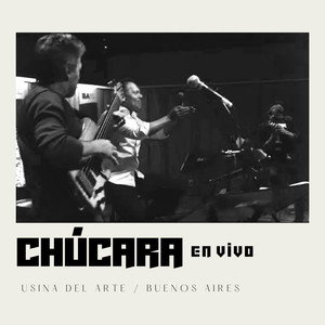 Un Momento (En Vivo)