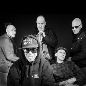 Sohvalla (feat. Lossi T) (Explicit)