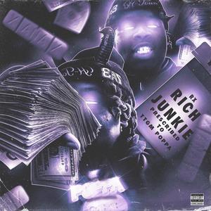 Bust on her face (Explicit)