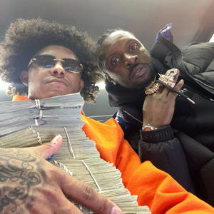 32 HUNNIT (feat. 3200 Tre) (Explicit)