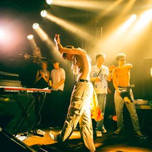 eins null / 70 (Explicit)