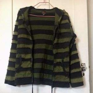 And it goes (feat. twenni) (Explicit)