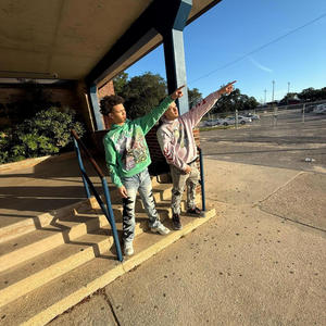 Back to Space (feat. Q3) (Explicit)