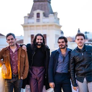 Labios caros(feat. Kumar Kislo)(Directo)