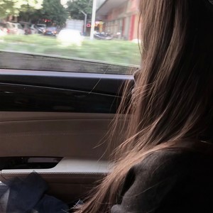 伦伦Pro - 左顾右盼