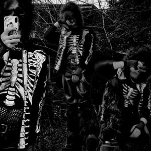 HALLOWEEN SLAUGHTERHOUSE CYPHER (feat. SKUllDOG, t4bicore, Sickly Syrus, SPΣΣDY, KXLLBVT, rotten, ACZF, Fluxx Drxwned, reshetnikoff! & mvttxo) (Explicit)