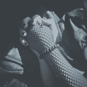 Давай я дам тебе куртку, холодно (Explicit)