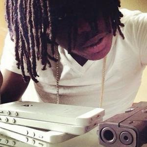 alien x (feat. lunars! & ZyHunxho) (Explicit)