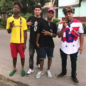 Muevete Paquete(feat. Popy) (Explicit)