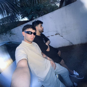 HOJE UMA PUTA Q SOBE UMA PUTA Q DESCE OUTRA FALA Q AMA (Explicit)