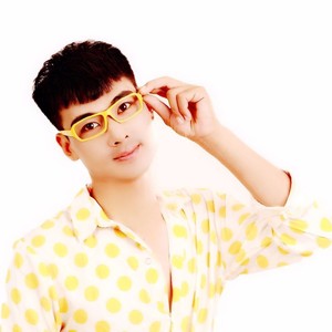 曹城 - 初相思 (伴奏)