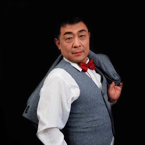 村头有棵老柳 (伴奏)