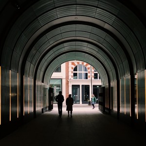 巴黎广场人潮变调