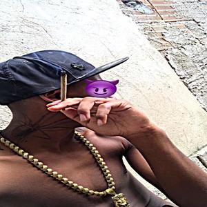 MTG ~ NOIS TA PASSANDO CHEIO DE OURO (feat. Enzumakii, Dn22 & Mc Mr. Bim) (Explicit)