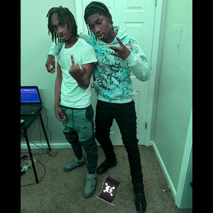 Button Twins (feat. Strictlyonnat) (Explicit)