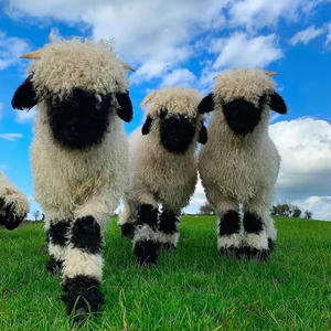 CLUTCHING (feat. Hoodielvis) (Explicit)