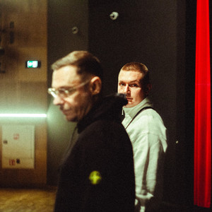 Na chodniku (Explicit)