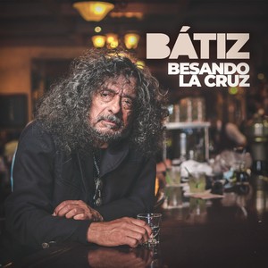 Besando la Cruz