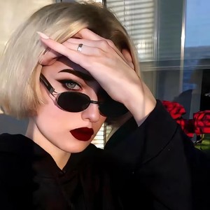 我在空荡荡的房间里