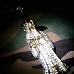 Escucho Los Llantos De Todos Los Presidiarios (feat. Hlen) (Explicit)