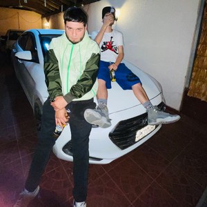 Un Viaje(feat. Hus Lion)