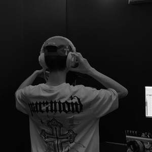 Штаны висят очень низко (Explicit)