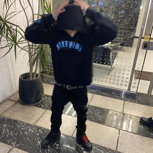 FUMANDOGASTANDOMILES (Explicit)