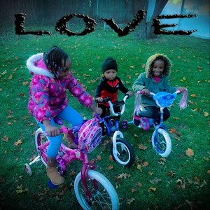 Love(feat. Gia & Gio)
