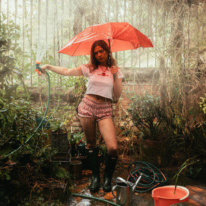 SIEMPRE ESTÁ LLOVIENDO