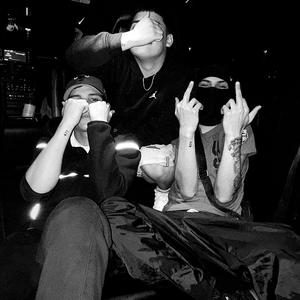 La J - Quieren Cazarme (first day out) (Explicit)