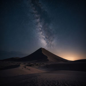 Éxodo celeste, tierra negra