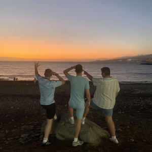 Is there anybody out there? (feat. Bassheads)