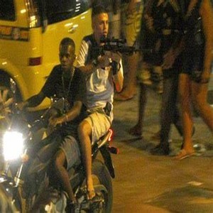 NÓS TRÁFICA E METE BALA