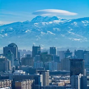 走在乌鲁木齐2025的雪 (伴奏)