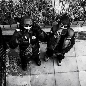 Gangsters y Camellos (Explicit)